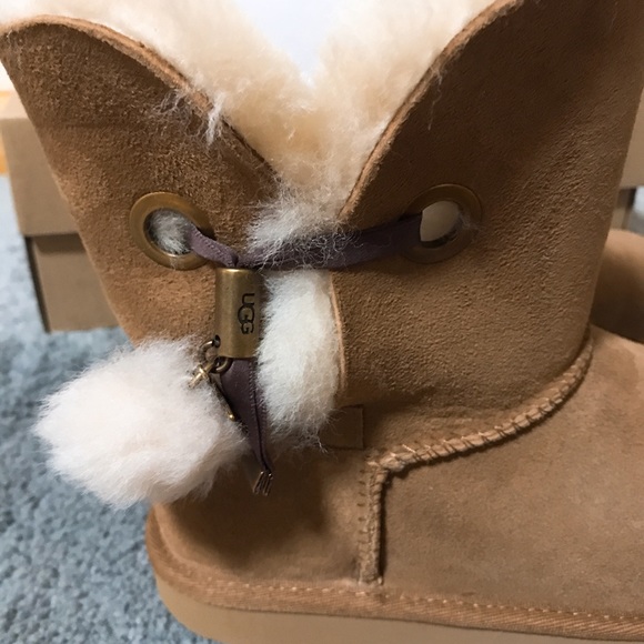 UGG Irina Star Charm boots - Picture 2 of 7